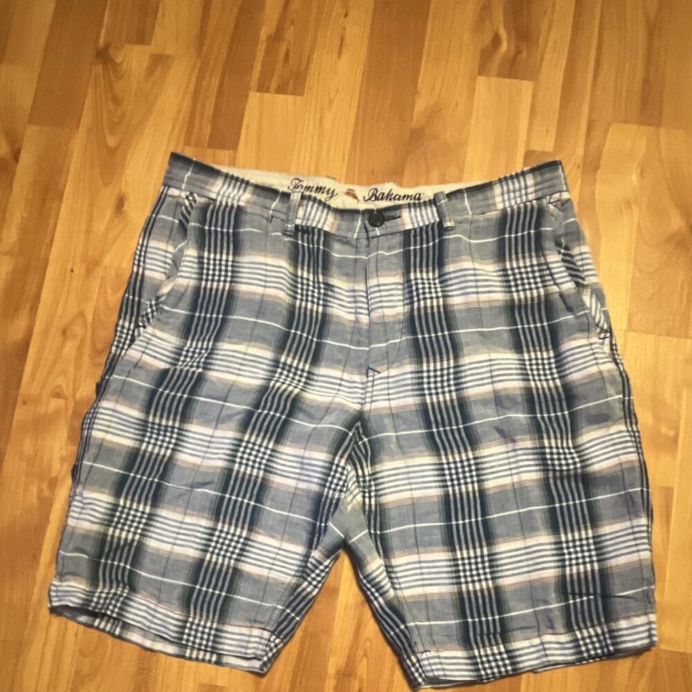 Tommy Bahama Men’s Blue White Plaid Chino Shorts Flat Front. Pockets